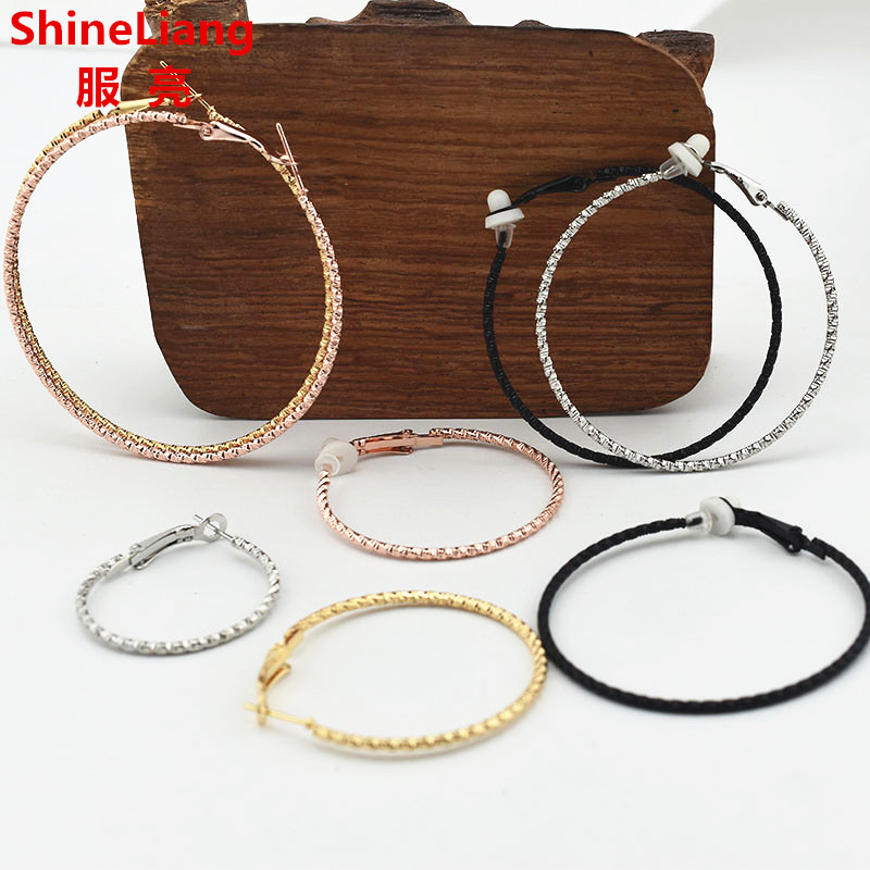 Street Fashion Earrings - ต่างหูแบบหนีบสําหรับผู้หญิง วงกลมบาง ลายนูน เนื้อมันเงา ไม่มีรูหูที่จะสวมใส่ ไม่แพ้