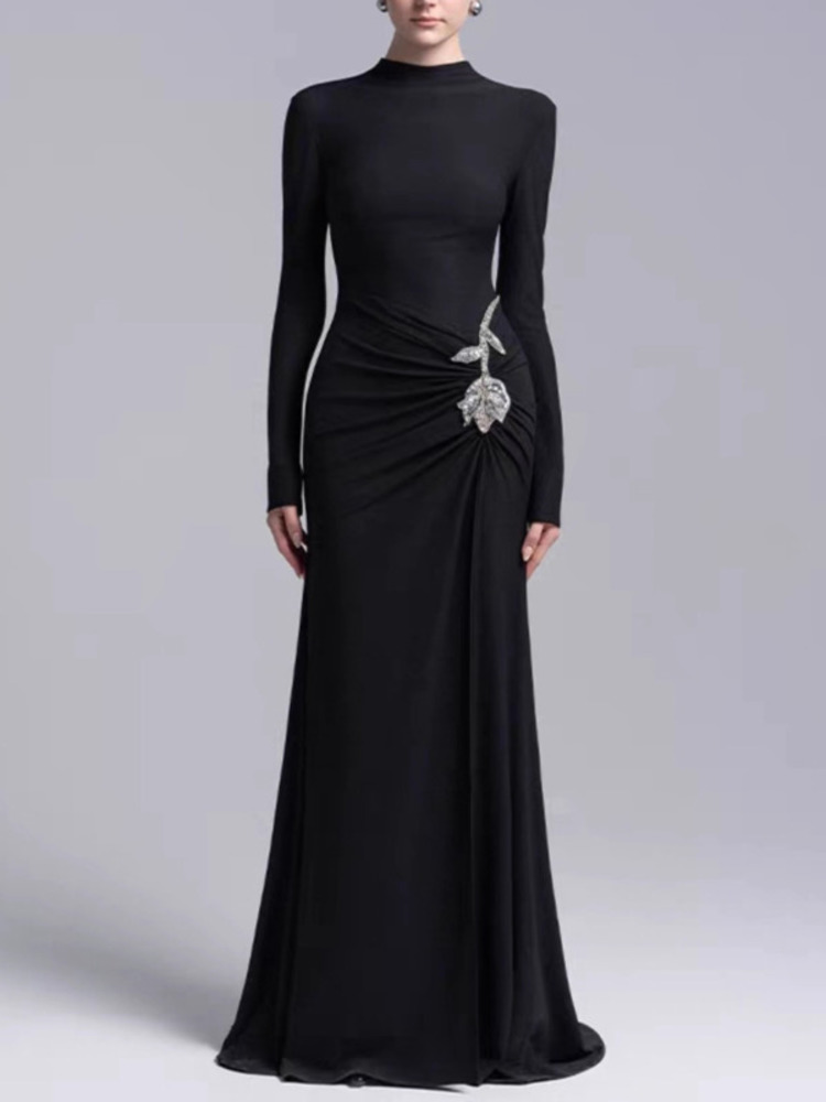 เดรสยาวทรงพลีทประดับคริสตัลลาย - Street Fashion Vietnam บทวิจารณ์และราคา